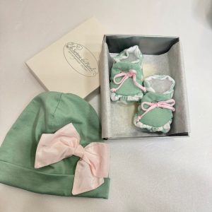 Set cappellino e scarpette neonata La Sartoria Dei Piccoli