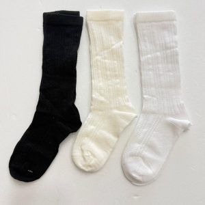 Calzini ricamati per neonati in filo